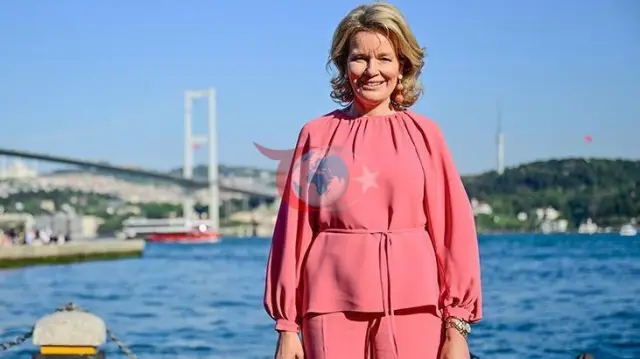 Belçika Kraliçesi Mathilde'nin Ortaköy Gezisi İlgi Odağı Oldu