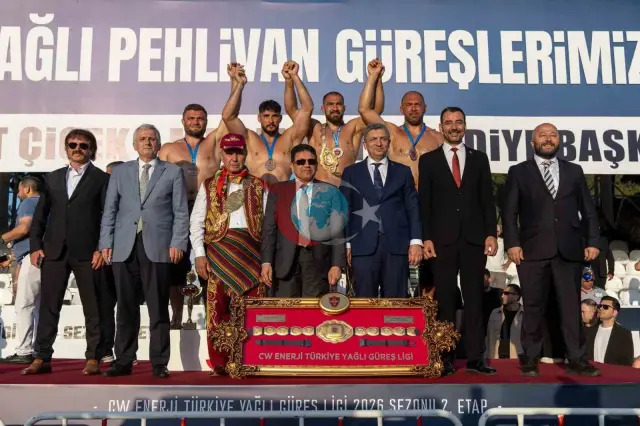 Feyzullah Aktürk, Manavgat'ta Başpehlivanlık Kemerini Kazandı