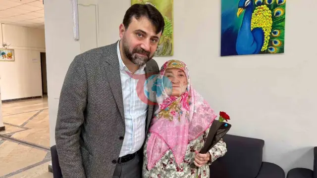 AK partiyasi a'zolari Onalar kunida qariyalar uyiga hayajonli tashrif buyurishdi