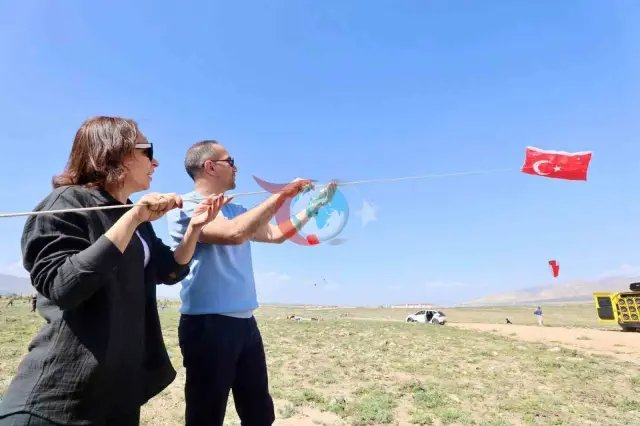 Niğde'de Anneler İçin Uçurtma Şöleni: Renkli Anlar Yaşandı