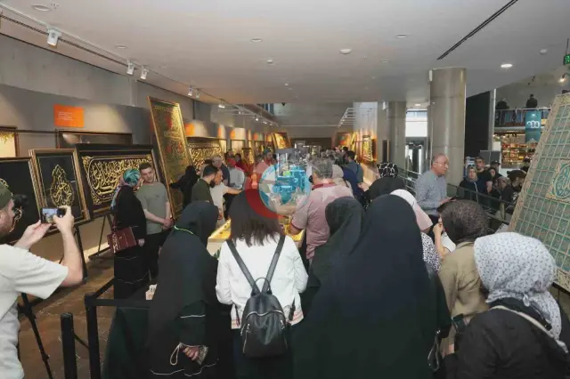 Bursa'da Mukaddes Emanetler Sergisi İlgiyle Karşılandı