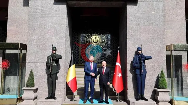 Министр Гүлер мен бельгиялық Франкен Анкарада кездесті