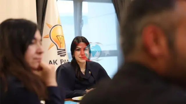 АК партиясының өкілі Аян баспасөз өкілдерімен қоршаған ортаны қорғау саясатын талқылады