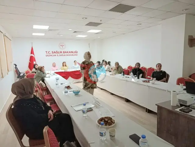 Erzincan'da Koordinatör Ebelere Normal Doğum Eğitimi