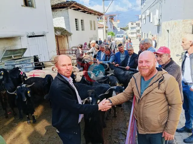 Yazıkent Kurban Pazarı Bayram Öncesi Yoğunlaştı