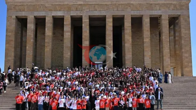 Balıkəsirli gənclər Akın rəhbərliyi ilə Anıtkabirdə anma mərasimi keçiriblər