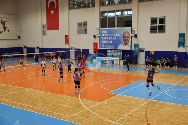 Nilüfer'de Uluslararası Voleybol Turnuvası Başladı