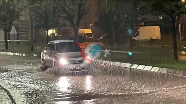 Kayseri'de Şiddetli Sağanak: Yollar Su Altında Kaldı