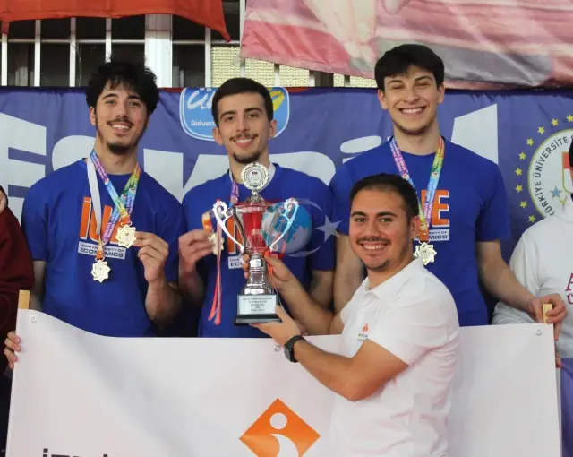 İzmir Ekonomi Üniversitesi Eskrimde Türkiye Şampiyonu Oldu