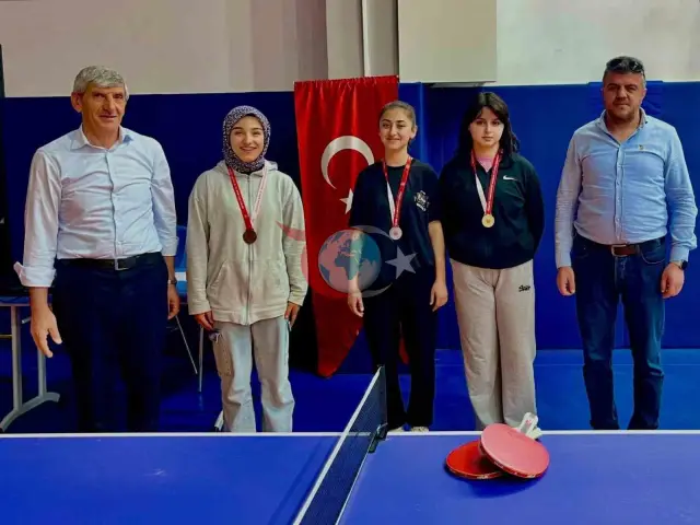 Bilecik'te Gençlerin Sporla Buluştuğu Masa Tenisi Turnuvası Sona Erdi
