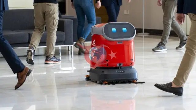 İzmir'de Hastane Temizliğinde Robotik Devrim