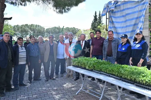 Manisa'da 34 Bin Sebze Fidesi Üreticilerle Buluştu