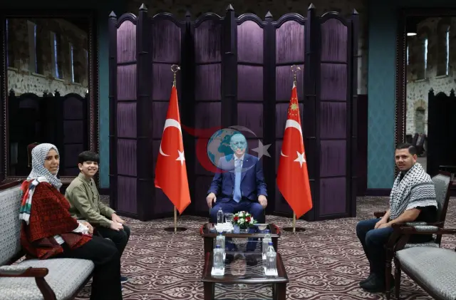 Cumhurbaşkanı Erdoğan Gazze’li Küçük Tanığı Ağırladı