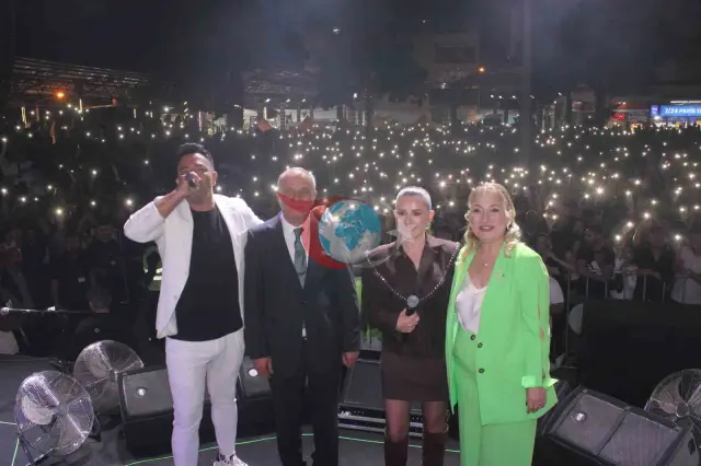 Sultanhisar Atça'da 54. Çilek Festivali Merve Özbey Konseriyle Tamamlandı