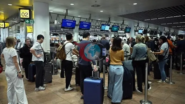 Brüssel hava limanında böhran: Yolda uzun növbələr