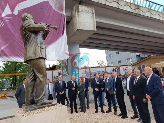 Zurnanın Ustası Seyfi Usta'nın Heykeli Çaycuma'da Açıldı