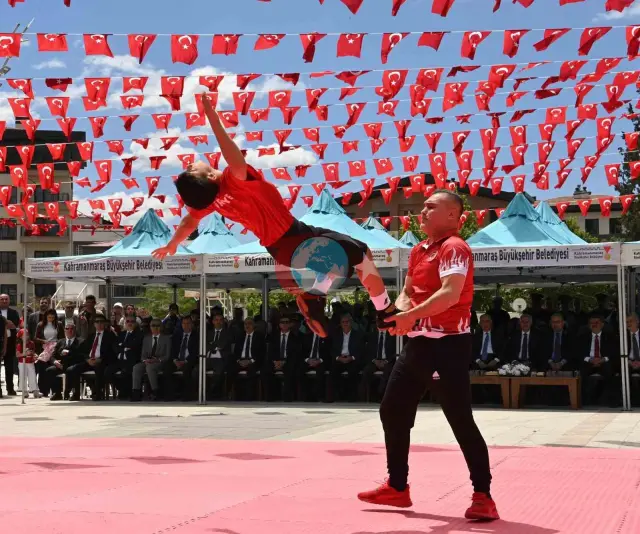 19-njy maý Kahramanmaraşda höwes: Youthaşlar we sport güni bellendi