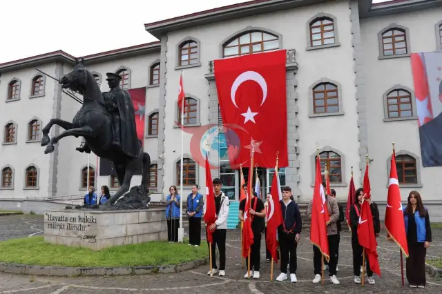Oltu'da Coşkulu 19 Mayıs Kutlamaları