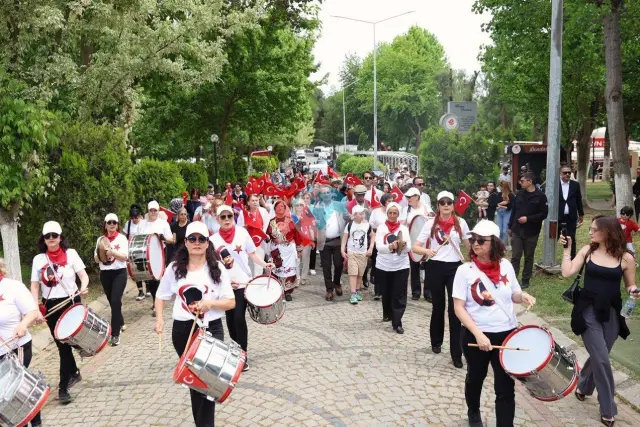 Efeler'de Gençlik Şenliği ile 19 Mayıs Coşkusu