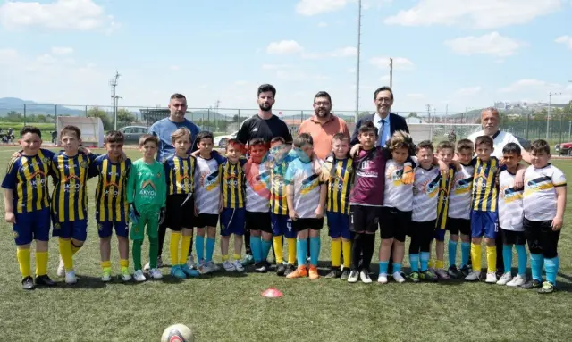 Tavşanlı'da Coşkulu 19 Mayıs Futbol Turnuvası Başladı