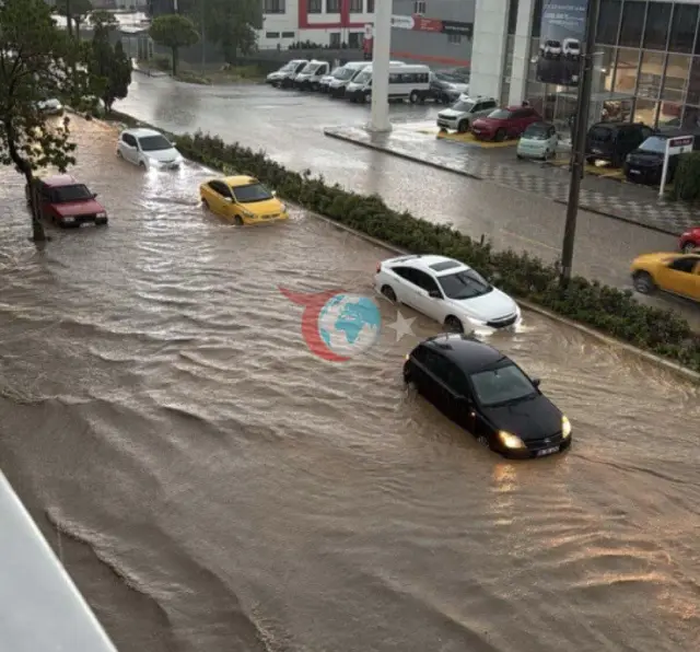 Bozüyük’te Sağanak Yağış Trafiği Felç Etti