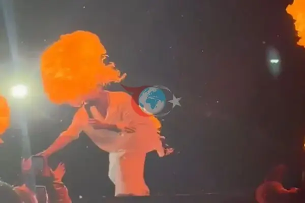 Tan Taşçı'nın İzmir Konserinde Alev Paniği