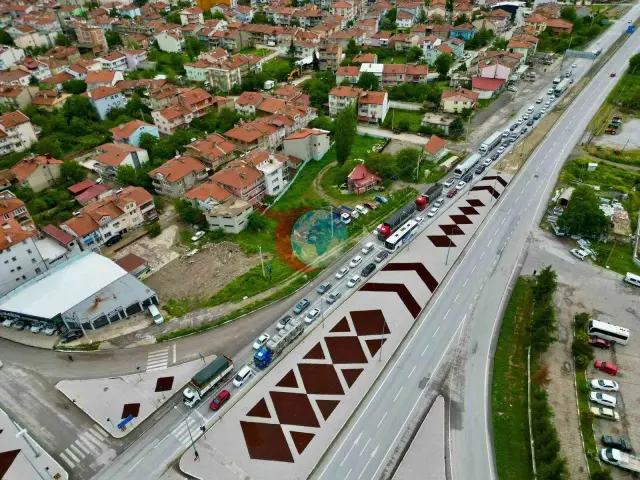 Afyonkarahisar'da Bayram Trafiği Yoğunluğu Başladı