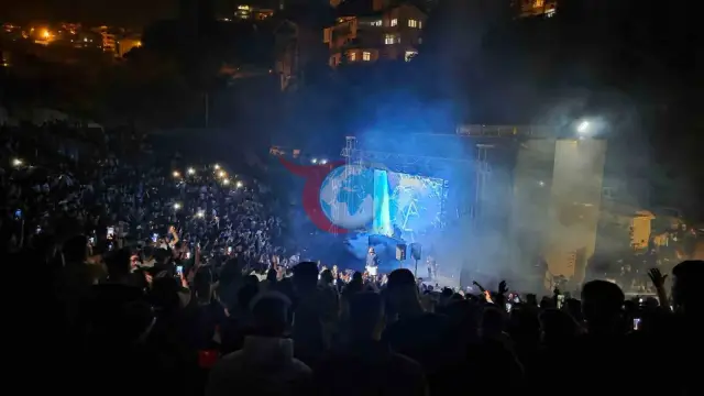 Karadeniz Ereğli'de Wegh Coşkusu: Gençler Konserde Bir Araya Geldi