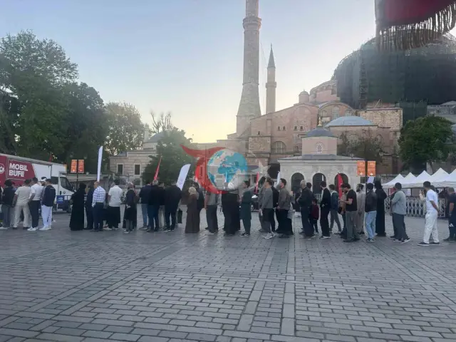 Ayasofya'da Kurban Bayramı Coşkusu: Vatandaşlar Namazda Buluştu