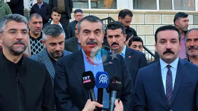 Bakan Tekin Bayram Namazını Memleketi Uzundere'de Kıldı