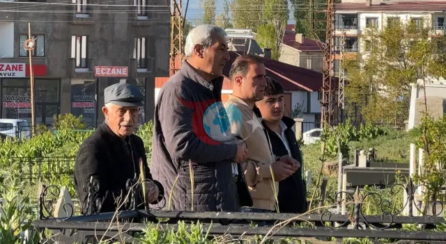 Yüksekova'da Bayram Namazı Sonrası Mezarlık Ziyaretleri Yoğunlaştı