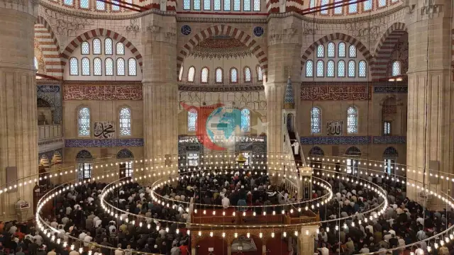 Bakan Güler Selimiye Camii'nde Bayram Namazına Katıldı