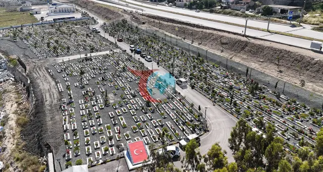 Hatay'daki Deprem Şehitliğinde Hüzünlü Kurban Bayramı