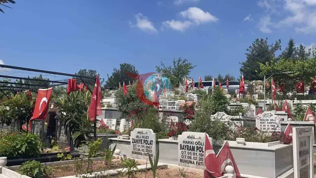 Osmaniye Deprem Şehitliğinde Bayramın Duygusal Yüzü
