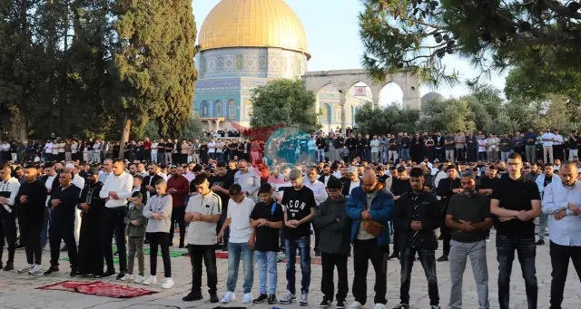 Mescid-i Aksa'da 140 Bin Müslüman Bayram Namazında Buluştu