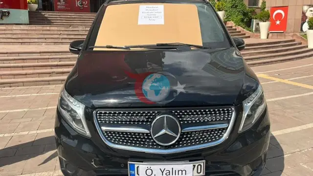 CHP Genel Merkezi'nde Özgür Özel'in Araçları Satışta