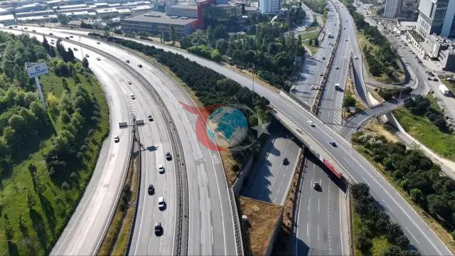 Bayramda İstanbulun boş yolları havadan görüntülənib