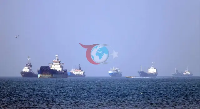 İran'dan Hürmüz Boğazı'nda Geçiş Uyarısı: 26 Gemi Geçti