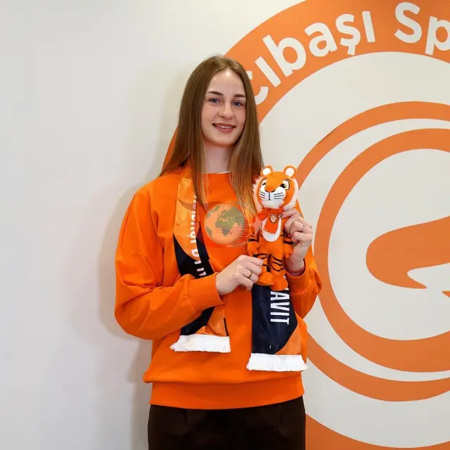 Aleksandra Uzelac, Eczacıbaşı Dynavit: Gənc Ulduzun Yükselişi