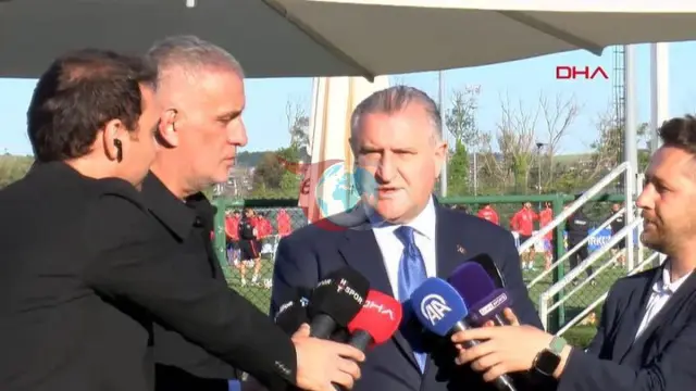 Vazir Usmon Aşkin Bak Milliy terma jamoa mashg'ulotlarini kuzatdi