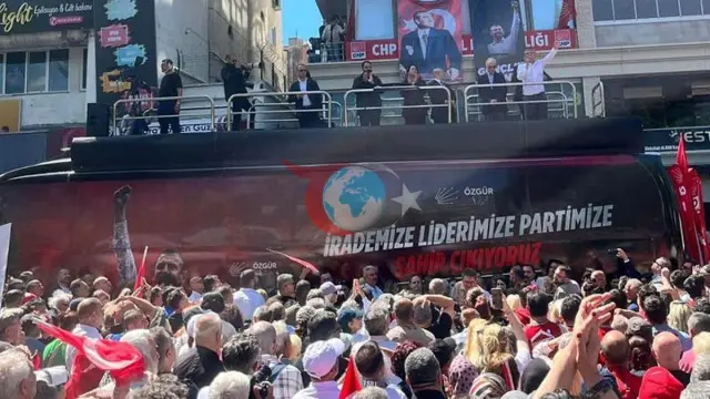CHP üzvü Özgür Özəl: Partiyanın təcili qurultay çağırışı