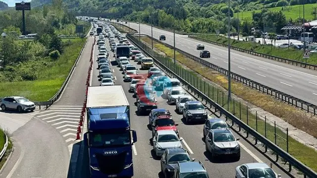 Bayram Tatili Sonrası Trafikte Dönüş Yoğunluğu Devam Ediyor