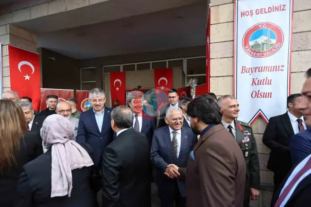 Başkan Büyükkılıç Kayseri'de Bayram Coşkusunu Paylaştı
