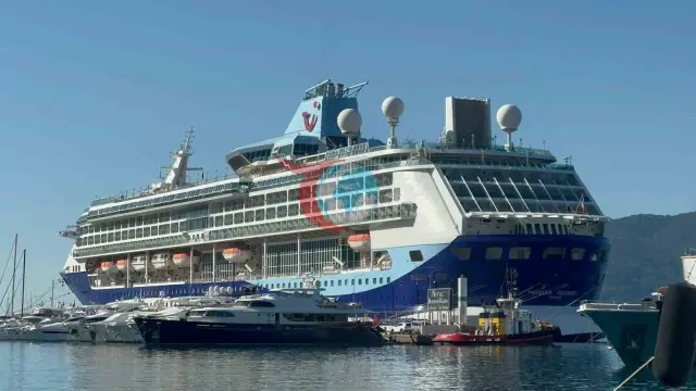 2500 sərnişini daşıyan nəhəng gəmi Marmarisdə lövbər salıb