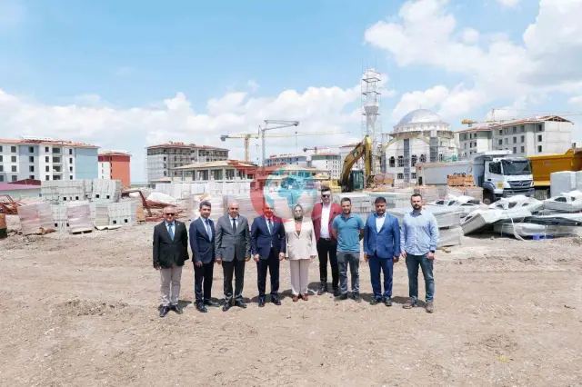 Gürcan we Albaýrak Eskişehirdäki Täze TOKİ taslamasyny gözden geçirdiler