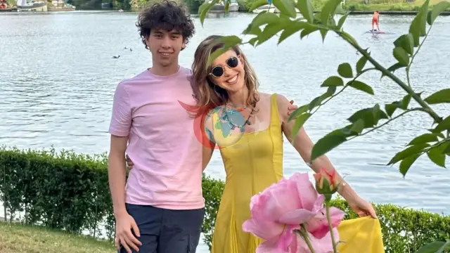 İnci Türkay'ın Oğlu Ali Eroğlu Londra'da Mezun Oldu