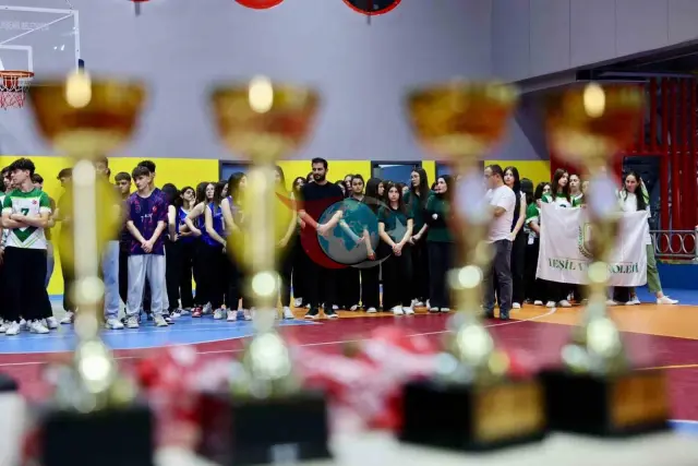 Körfez'de Genç Voleybolcular Şampiyonluklarını Kutladı