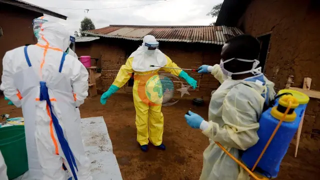 Ebola howpy bütin dünýäde giňelýär: Täze ýurtlarda duýduryş
