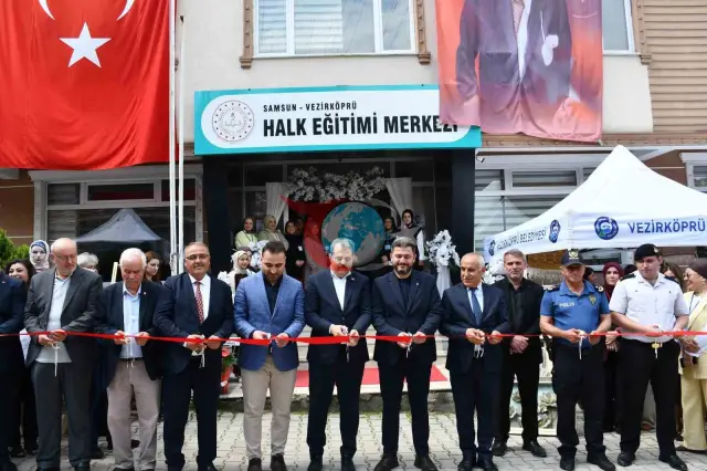 Vezirköprü'de El Sanatları Sergisi Yoğun İlgi Gördü