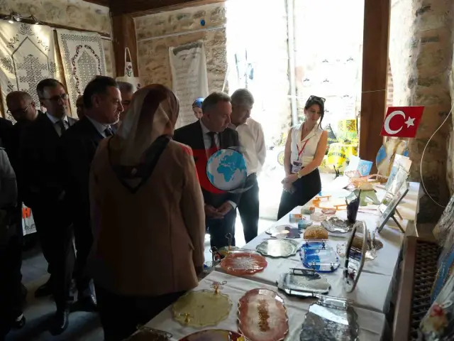 KYK okuwçylarynyň senetçilik sergisi Kastamonuda haýran galdyrdy